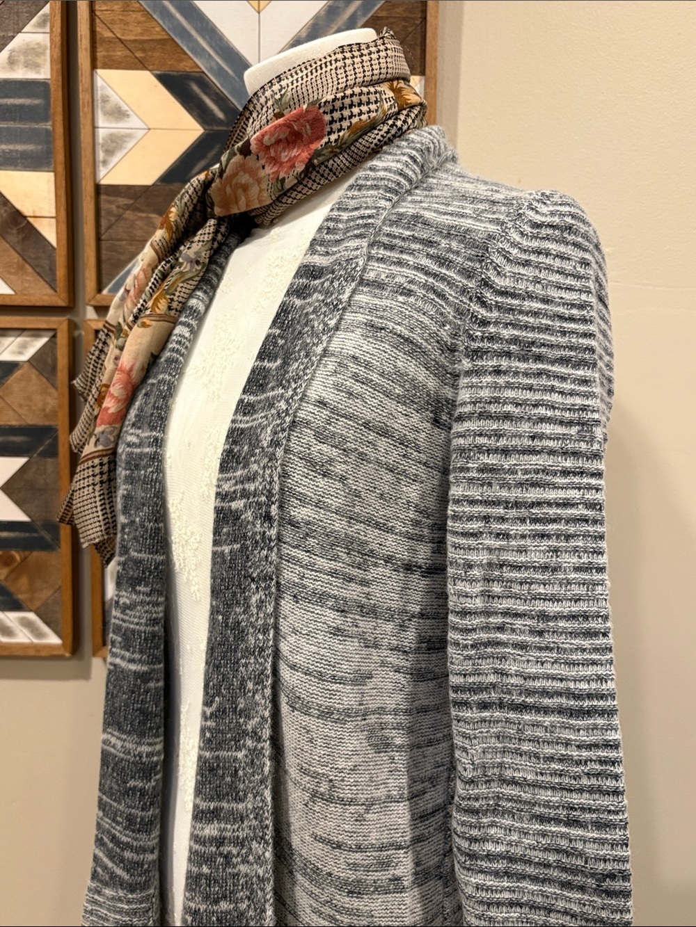 Banana Republic Merino Wool Blend Heather Grey Knit Cardigan Sweater size XS - Picture 5 of 14